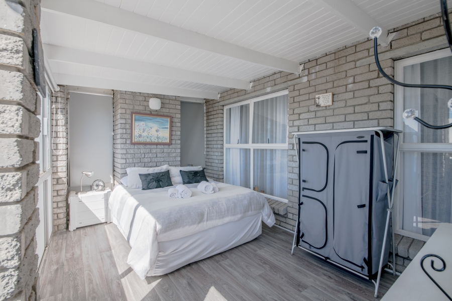 4 Bedroom Property for Sale in Pringle Bay Western Cape